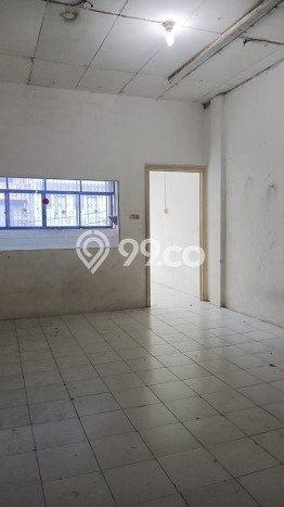 Ruko Disewa di Jakarta Barat dengan LB 195m2 Area Komersial Ramai Ruko Disewa di Jakarta Barat dengan LB 195m2 Area Komersial Ramai