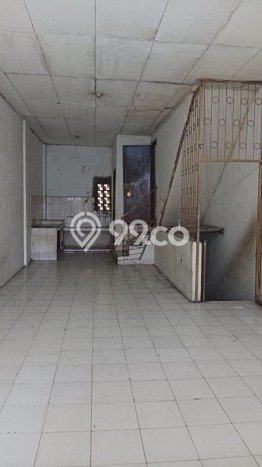 Ruko Disewa di Jakarta Barat dengan LB 195m2 Area Komersial Ramai Ruko Disewa di Jakarta Barat dengan LB 195m2 Area Komersial Ramai