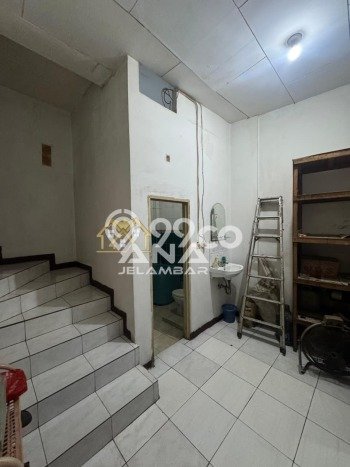Unit Ruko Dijual di Jakarta Barat LT 70m2 & LB 185m2 Unit Ruko Dijual di Jakarta Barat LT 70m2 & LB 185m2