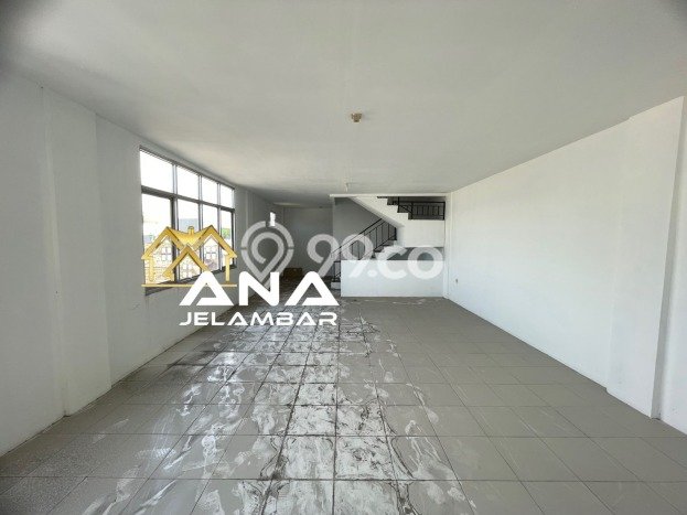 Ruko Disewa di Jakarta Barat dengan LB 270m2 Area Komersial Ramai Ruko Disewa di Jakarta Barat dengan LB 270m2 Area Komersial Ramai