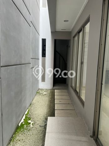 Disewakan! Rumah 3 Kamar Tidur &
3 Kamar Mandi di Pantai Indah Kapuk, Jakarta Utara Disewakan! Rumah 3 Kamar Tidur &
3 Kamar Mandi di Pantai Indah Kapuk, Jakarta Utara