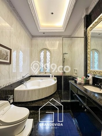 Rumah Elit LB 700m2 Siap Huni Desain Elegan di Pondok Indah, Jakarta Selatan Rumah Elit LB 700m2 Siap Huni Desain Elegan di Pondok Indah, Jakarta Selatan