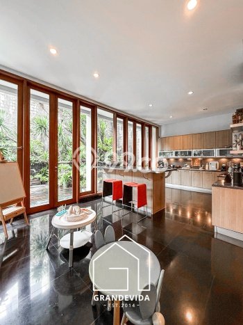 Rumah Elit LB 700m2 Siap Pakai Desain Elegan di Pondok Indah, Jakarta Selatan Rumah Elit LB 700m2 Siap Pakai Desain Elegan di Pondok Indah, Jakarta Selatan