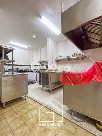 Unit Komersial Dijual di Jakarta Selatan LT 322m2 & LB 326m2 Unit Komersial Dijual di Jakarta Selatan LT 322m2 & LB 326m2