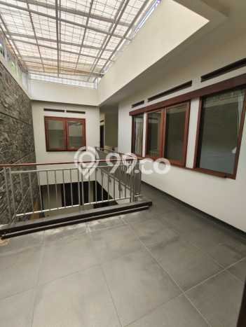Disewakan! Rumah 4 Kamar Tidur &
3 Kamar Mandi di Setra Duta, Bandung Disewakan! Rumah 4 Kamar Tidur &
3 Kamar Mandi di Setra Duta, Bandung