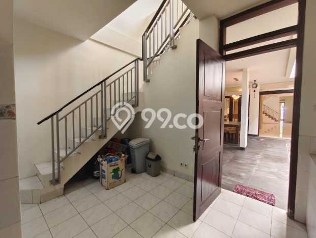 Disewakan! Rumah 4 Kamar Tidur &
3 Kamar Mandi di Setra Duta, Bandung Disewakan! Rumah 4 Kamar Tidur &
3 Kamar Mandi di Setra Duta, Bandung