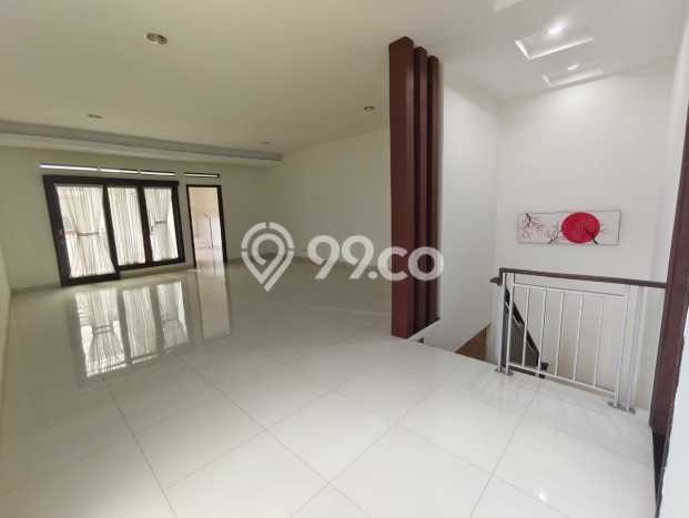 Disewakan! Rumah 4 Kamar Tidur &
3 Kamar Mandi di Setra Duta, Bandung Disewakan! Rumah 4 Kamar Tidur &
3 Kamar Mandi di Setra Duta, Bandung