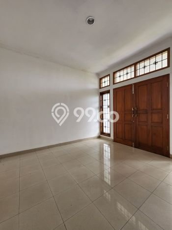 Disewakan Rumah Harga Terjangkau di Setra Duta Bandung dengan 5 Kamar Tidur Disewakan Rumah Harga Terjangkau di Setra Duta Bandung dengan 5 Kamar Tidur