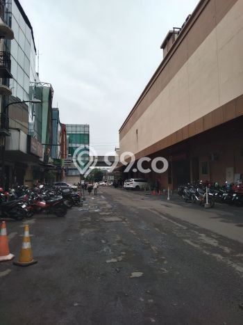 Ruko Disewa di Jakarta Selatan dengan LB 231m2 Area Komersial Ramai Ruko Disewa di Jakarta Selatan dengan LB 231m2 Area Komersial Ramai