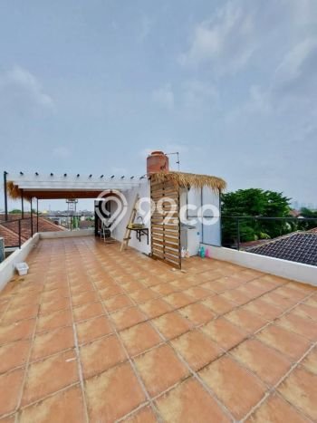 Disewakan! Rumah 3 Kamar Tidur &
2 Kamar Mandi di Cipete, Jakarta Selatan Disewakan! Rumah 3 Kamar Tidur &
2 Kamar Mandi di Cipete, Jakarta Selatan