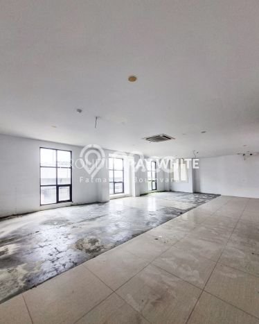 Kantor untuk Disewa di Pusat Jakarta Selatan Luas Bangunan 1300m2 Kantor untuk Disewa di Pusat Jakarta Selatan Luas Bangunan 1300m2