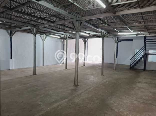 LOKASI STRATEGIS! Gudang di Penjaringan, Luas 545m2m², Area Komersial, Jalan Utama LOKASI STRATEGIS! Gudang di Penjaringan, Luas 545m2m², Area Komersial, Jalan Utama