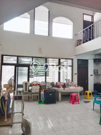 Rumah sewa siap pakai 5 Kamar Tidur di Semolowaru, Surabaya Rumah sewa siap pakai 5 Kamar Tidur di Semolowaru, Surabaya