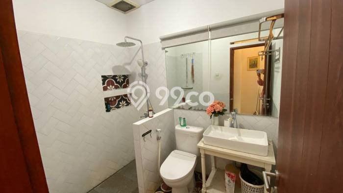 Dijual Rumah 6 Kamar Lokasi Strategis Nyaman dan Strategis di Antapani Dijual Rumah 6 Kamar Lokasi Strategis Nyaman dan Strategis di Antapani