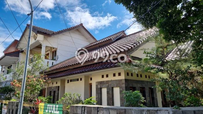 Ready to Use! Luxury House LT 388m2 Desain Modern di Cikutra Ready to Use! Luxury House LT 388m2 Desain Modern di Cikutra