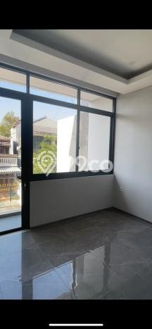 Rumah Luxury Modern Tanpa Renovasi di Buah Batu Bandung Rumah Luxury Modern Tanpa Renovasi di Buah Batu Bandung