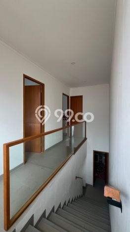 Rumah Modern Cantik 5 KT Bisa Langsung Pindah di Ciputat Rumah Modern Cantik 5 KT Bisa Langsung Pindah di Ciputat