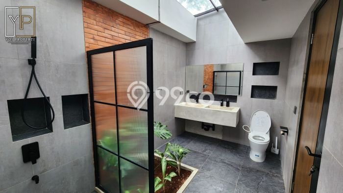 Ready to Use! Premium House LT 351m2 Desain Modern di Sentul City Ready to Use! Premium House LT 351m2 Desain Modern di Sentul City