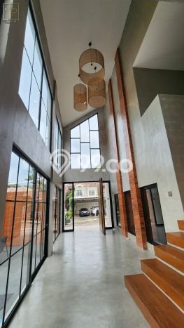 Ready to Use! Premium House LT 351m2 Desain Modern di Sentul City Ready to Use! Premium House LT 351m2 Desain Modern di Sentul City
