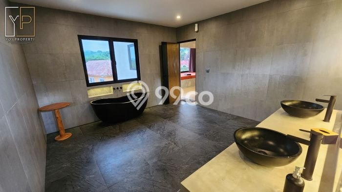 Ready to Use! Premium House LT 351m2 Desain Modern di Sentul City Ready to Use! Premium House LT 351m2 Desain Modern di Sentul City