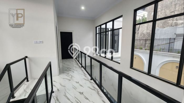 Rumah Mewah LB 250m2 Siap Pakai Desain Elegan di Sentul City, Bogor Rumah Mewah LB 250m2 Siap Pakai Desain Elegan di Sentul City, Bogor