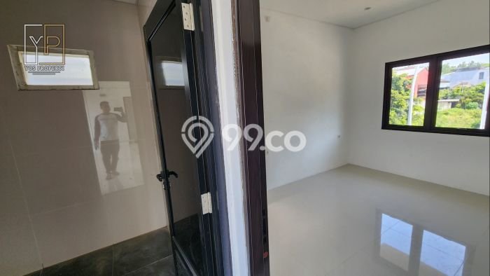 For Sale! Luxury House LT 277m2 Desain Modern di Sentul City For Sale! Luxury House LT 277m2 Desain Modern di Sentul City