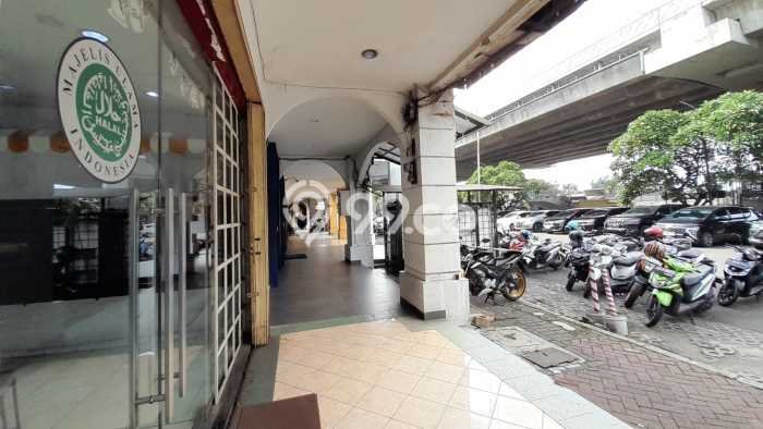 Ruko Dijual di Prime Area Jakarta Timur Luas 132m2 Ruko Dijual di Prime Area Jakarta Timur Luas 132m2