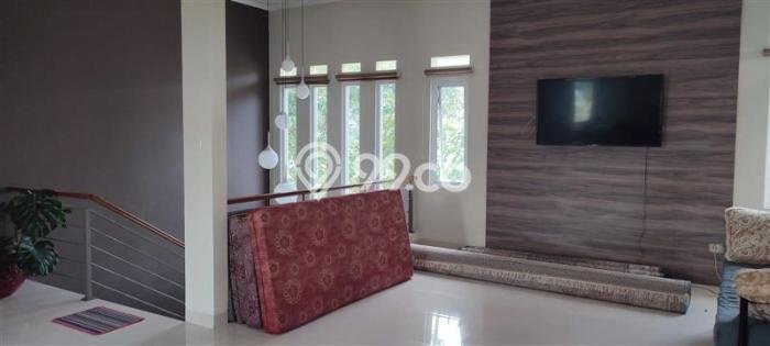 Vila di Lembang, Ukuran 3080m2m², Akses ke transportasi publik Vila di Lembang, Ukuran 3080m2m², Akses ke transportasi publik