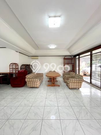Rumah sewa siap pakai 4 Kamar Tidur di Kemang, Jakarta Selatan Rumah sewa siap pakai 4 Kamar Tidur di Kemang, Jakarta Selatan
