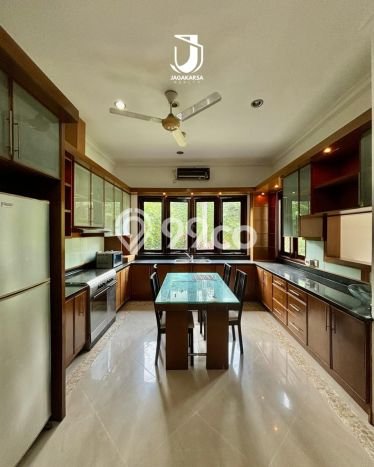 Rumah Bagus Disewakan di Pejaten, Jakarta Selatan LT 800m2, LB 550m2 Rumah Bagus Disewakan di Pejaten, Jakarta Selatan LT 800m2, LB 550m2