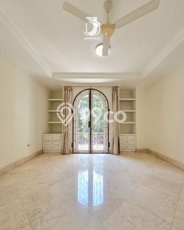 Hunian Minimalis dengan LT 750m2 & LB 700m2 Dikontrakkan di Kemang Hunian Minimalis dengan LT 750m2 & LB 700m2 Dikontrakkan di Kemang