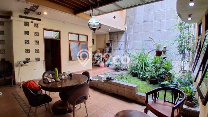Rumah Disewakan Bandung LT 320m2 LB 400m2 Area Burangrang Rumah Disewakan Bandung LT 320m2 LB 400m2 Area Burangrang