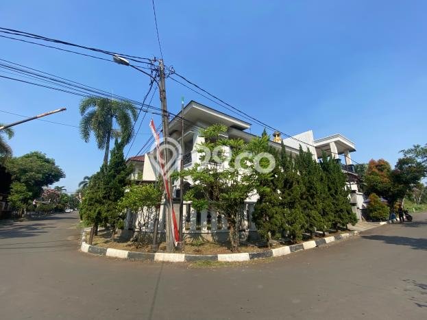 Rumah Luxury Modern Siap Huni di Cibubur Jakarta Timur Rumah Luxury Modern Siap Huni di Cibubur Jakarta Timur