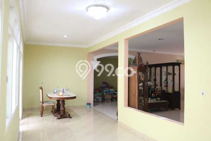 For Sale! Luxury House LT 300m2 Desain Elegan di Kota Wisata For Sale! Luxury House LT 300m2 Desain Elegan di Kota Wisata