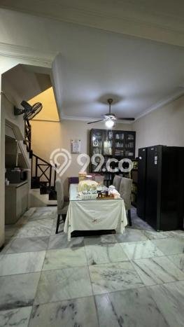 Dijual Rumah Strategis Bagus Punya 5 KT di Wiyung Surabaya SHM Dijual Rumah Strategis Bagus Punya 5 KT di Wiyung Surabaya SHM