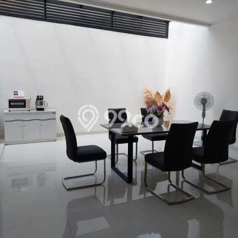 Rumah Modern 4 KT di Taman Kopo Indah Bandung Semi Furnished Rumah Modern 4 KT di Taman Kopo Indah Bandung Semi Furnished