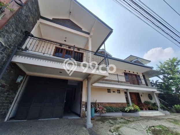 Rumah Luxury Modern Tanpa Renovasi di Sariwangi Bandung Rumah Luxury Modern Tanpa Renovasi di Sariwangi Bandung