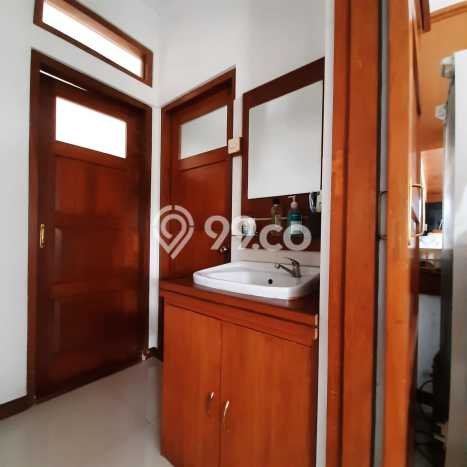 Ready to Use! Luxury House LT 380m2 Desain Modern di Setiabudi Ready to Use! Luxury House LT 380m2 Desain Modern di Setiabudi