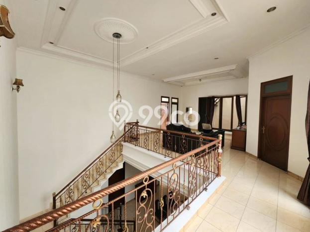 Hunian Mewah LB 380m2 Siap Pakai Desain Elegan di Taman Surya, Jakarta Barat Hunian Mewah LB 380m2 Siap Pakai Desain Elegan di Taman Surya, Jakarta Barat
