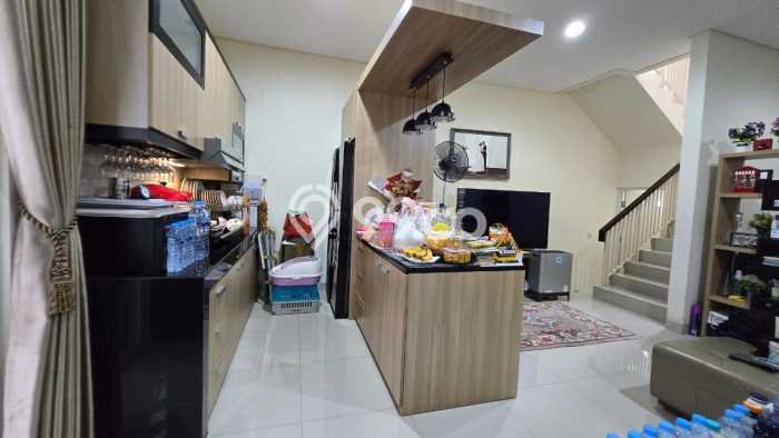 Jual Rumah Mewah Megah Dengan View Eksklusif di Green Lake City, Jakarta Barat Jual Rumah Mewah Megah Dengan View Eksklusif di Green Lake City, Jakarta Barat
