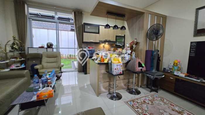 Jual Rumah Mewah Megah Dengan View Eksklusif di Green Lake City, Jakarta Barat Jual Rumah Mewah Megah Dengan View Eksklusif di Green Lake City, Jakarta Barat