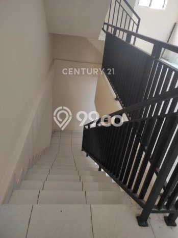 Ruko Disewa di Jakarta Selatan dengan LB 220m2 Area Komersial Ramai Ruko Disewa di Jakarta Selatan dengan LB 220m2 Area Komersial Ramai