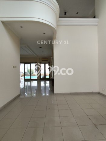 Disewakan! Rumah 4 Kamar Tidur &
2 Kamar Mandi di Kemang, Jakarta Selatan Disewakan! Rumah 4 Kamar Tidur &
2 Kamar Mandi di Kemang, Jakarta Selatan
