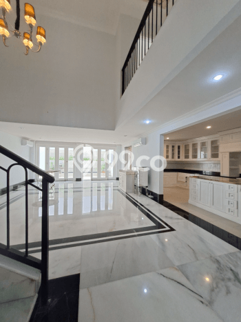 Disewakan! Rumah 3 Kamar Tidur &
3 Kamar Mandi di Senopati, Jakarta Selatan Disewakan! Rumah 3 Kamar Tidur &
3 Kamar Mandi di Senopati, Jakarta Selatan