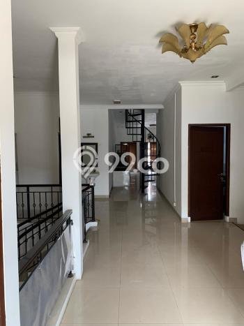 Ready to Use! Luxury House LT 255m2 Desain Elegan di Cibubur Ready to Use! Luxury House LT 255m2 Desain Elegan di Cibubur