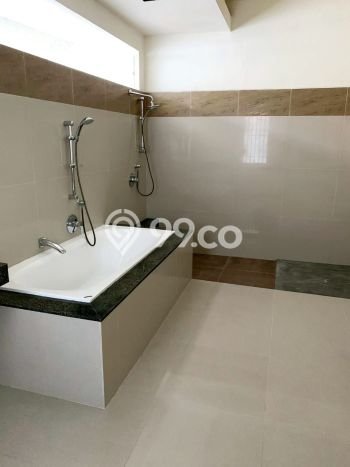 Rumah Elit LB 405m2 Siap Pakai Desain Elegan di Citraland, Surabaya Rumah Elit LB 405m2 Siap Pakai Desain Elegan di Citraland, Surabaya