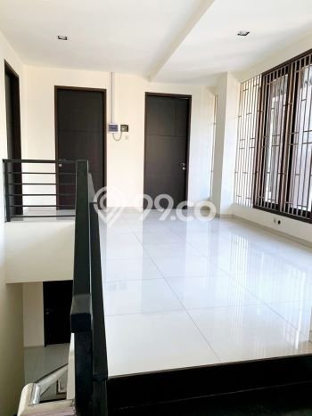 Rumah Elit LB 405m2 Siap Pakai Desain Elegan di Citraland, Surabaya Rumah Elit LB 405m2 Siap Pakai Desain Elegan di Citraland, Surabaya