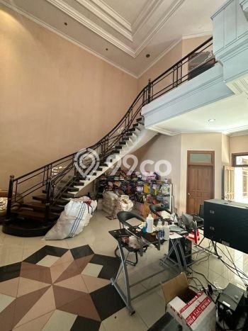 Dijual Rumah Premium dengan Fasilitas Sekitar Lengkap di Dukuh Pakis, Surabaya Dijual Rumah Premium dengan Fasilitas Sekitar Lengkap di Dukuh Pakis, Surabaya