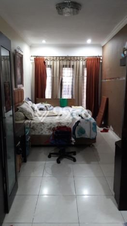 Rumah Elit Modern Tanpa Renovasi di Sukomanunggal Surabaya Rumah Elit Modern Tanpa Renovasi di Sukomanunggal Surabaya