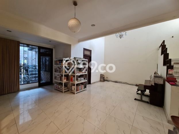 Hunian Mewah LB 250m2 Siap Pakai Desain Elegan di Graha, Surabaya Hunian Mewah LB 250m2 Siap Pakai Desain Elegan di Graha, Surabaya